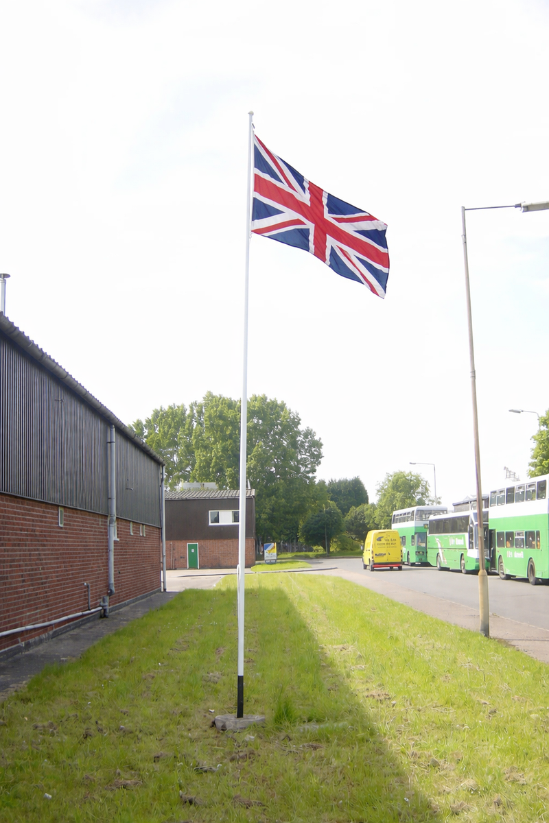 VALUE WHITE FLAGPOLE 6m (2 section) complete with ground sleeve